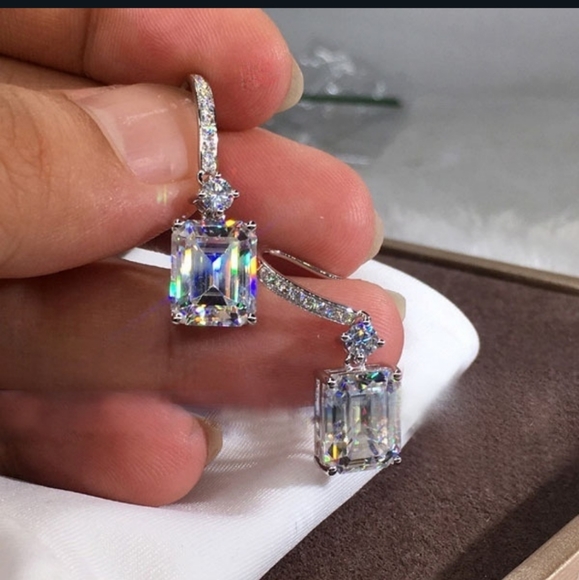 Beautiful CZ earrings - Picture 2 of 3